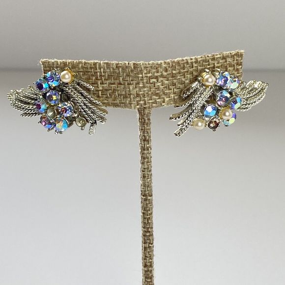 FLAW Vintage Coro AB Rhinestone Faux Pearl Silver Tone Spray Clip On Earrings - Picture 1 of 12